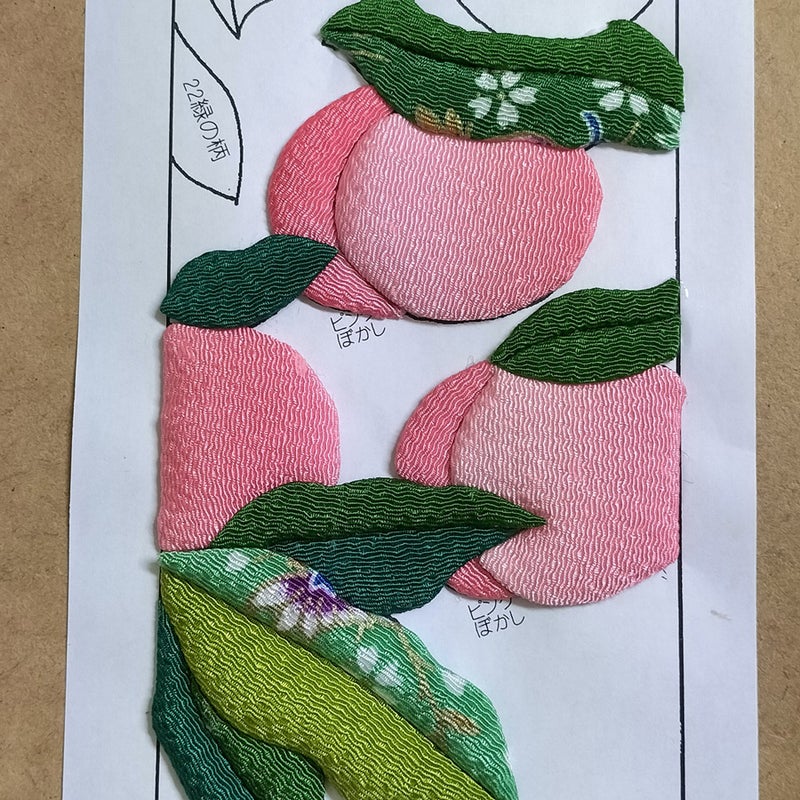 ちりめん手芸キット 花と実の短冊 8月 桃の実