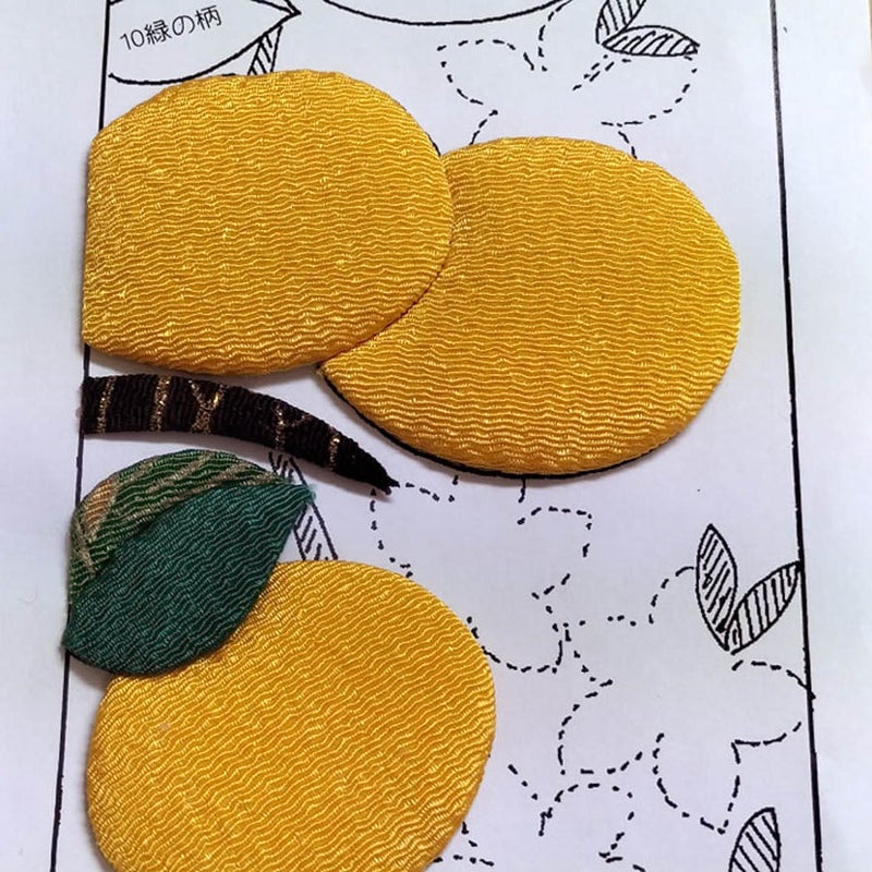 ちりめん手芸キット 花と実の短冊 12月 蜜柑の実